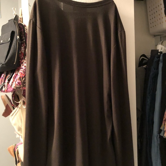 SOLD dark hunter green tee - Picture 2 of 3